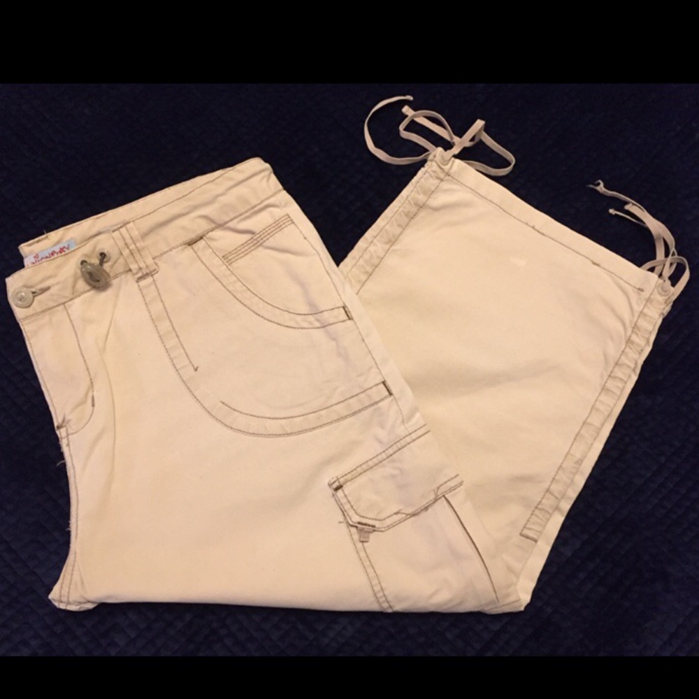 Khaki Capri’s